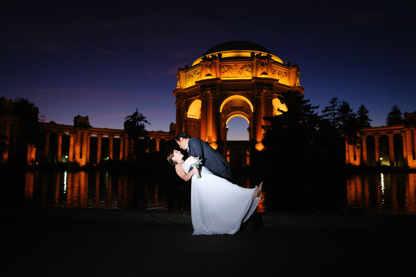 Wedding photo at the Palace of Fine Arts