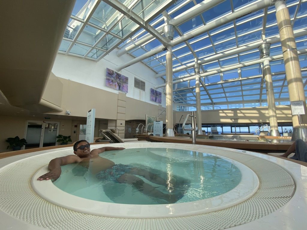 Hot tub in the Celebrity Summit solarium