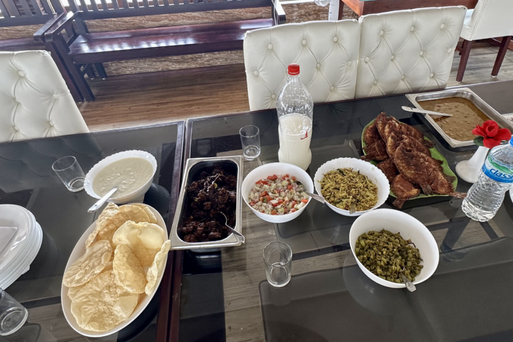 Food served on Kerala Backwaters houseboat