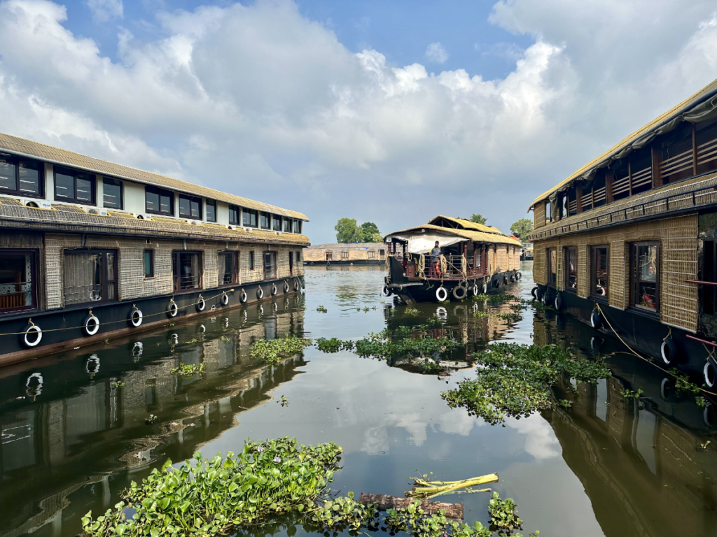 Kerala Backwaters houseboat docking