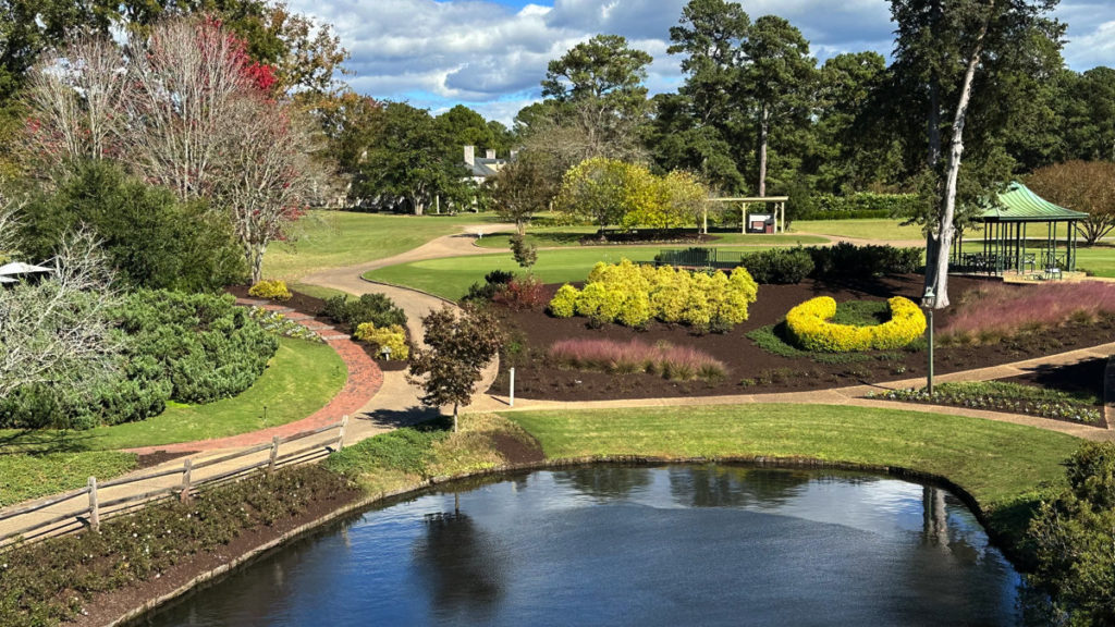 Trail connecting the Williamsburg Inn to the Golden Horseshoe