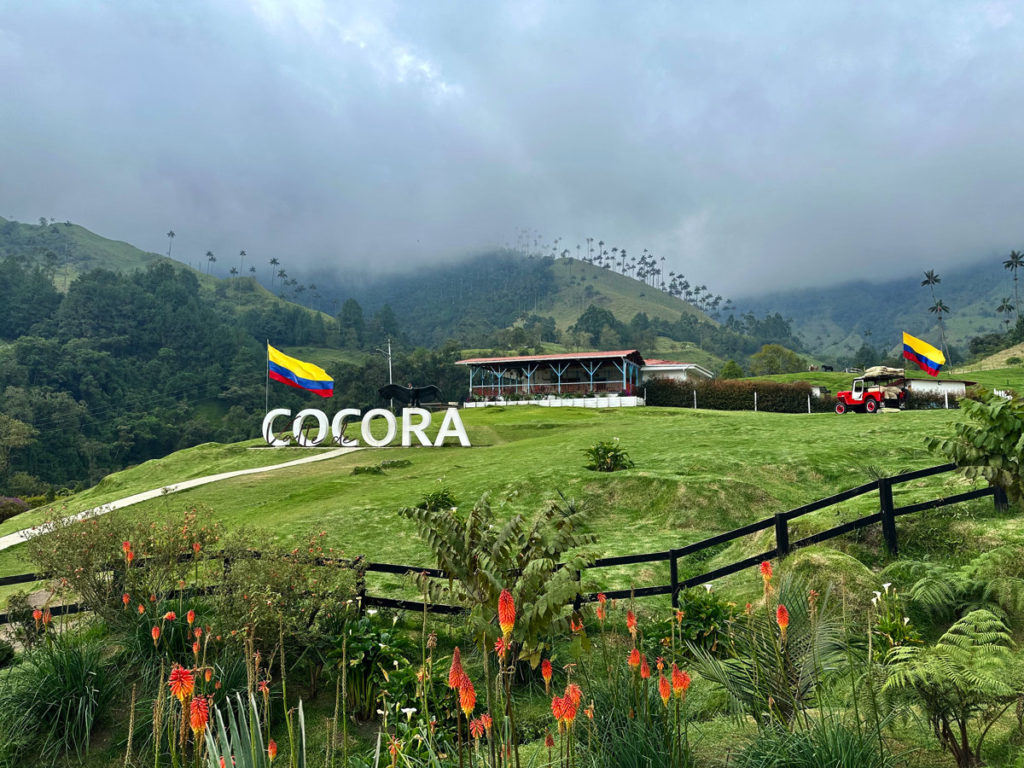 The entrance to the clockwise Cocora Valley trail, selfie park, and two viewpoints