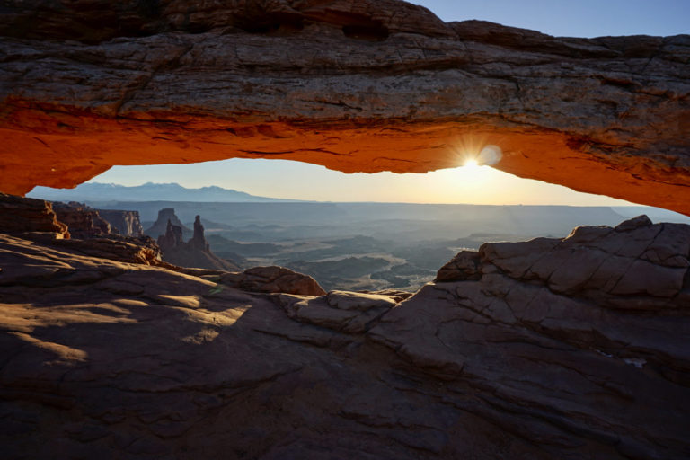 The Complete Guide To Mesa Arch At Sunrise In Canyonlands National Park (2023)
